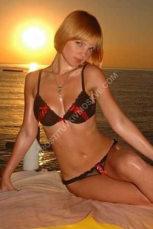 Нина, метро Каширская