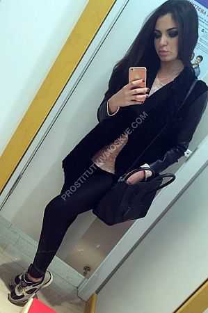 Маша, метро Пионерская