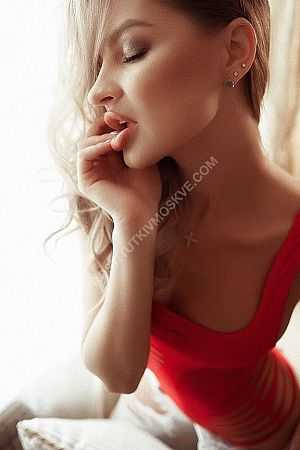 Елена, метро Александровский сад