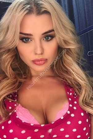 Ксюха, метро Дмитровская