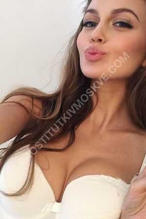 Надя, метро Волжская