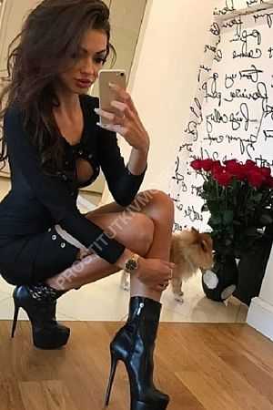 Аня, метро Тульская