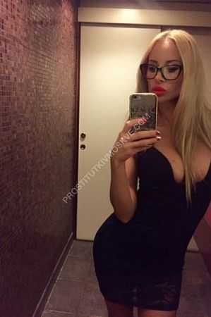 Маша, метро Полянка