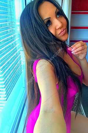 Роза, метро Площадь Революции