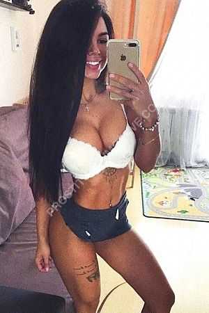 Виктория, метро Баррикадная