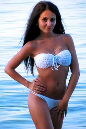 Лия, метро Международная