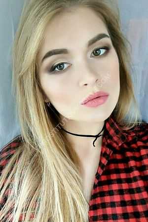 Лена, метро Кропоткинская