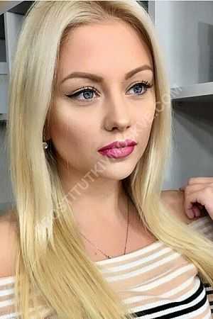 Света, метро Крымская