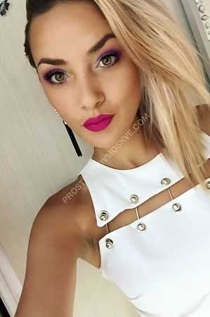 Надя, метро Площадь Революции