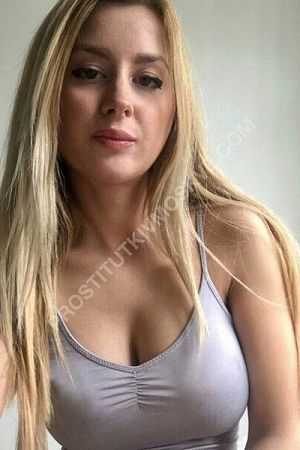 Алина, метро Театральная