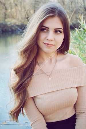 Света, метро Измайлово