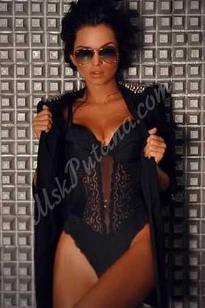 Полина, метро Пражская