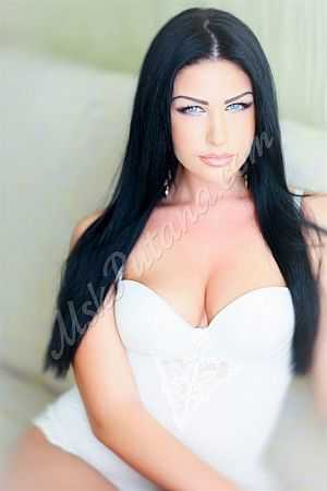 Марина, метро Улица Академика Янгеля