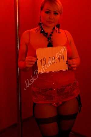 Настя, метро Кропоткинская