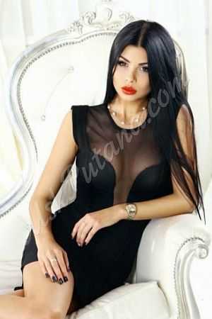 Катя, метро Достоевская