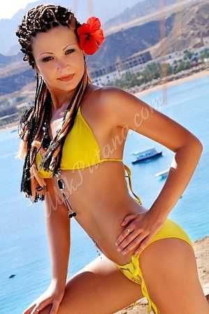 Алиса, метро Международная