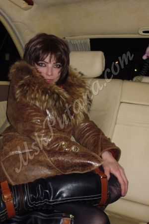 Катя, метро Площадь Революции