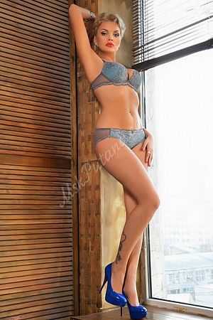 Анастасия, метро Международная