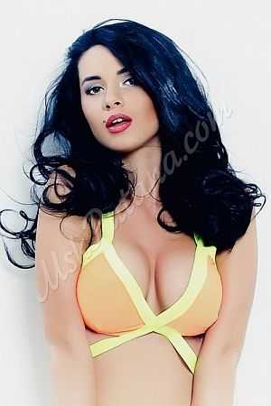 Азиза, метро Боровицкая