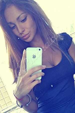 Лена, метро Панфиловская