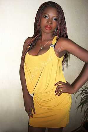 Моника, метро Площадь Революции