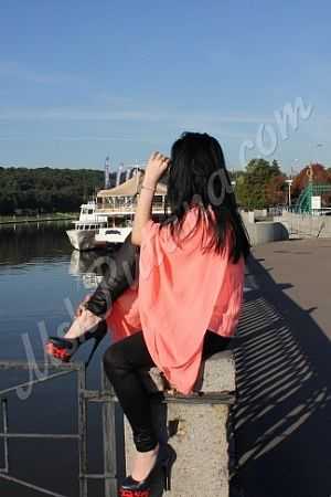 диана, метро Воробьёвы горы