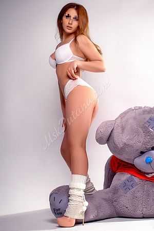 Полина, метро Улица 1905 года