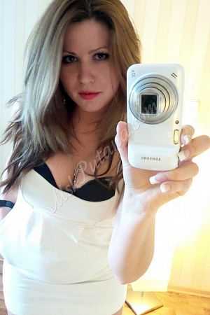 Юля, метро Баррикадная