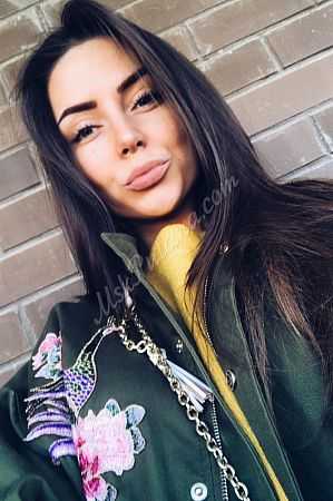 Александра, метро Площадь Революции