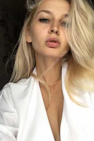 Ирина, метро Полянка