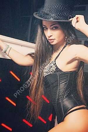 Аллочка, метро Пионерская