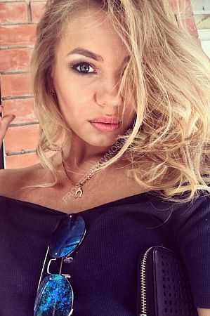 Галина, метро Площадь Революции