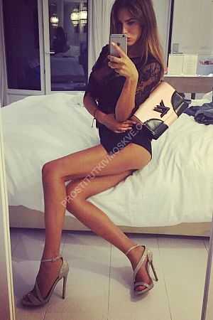 Оля, метро Крымская