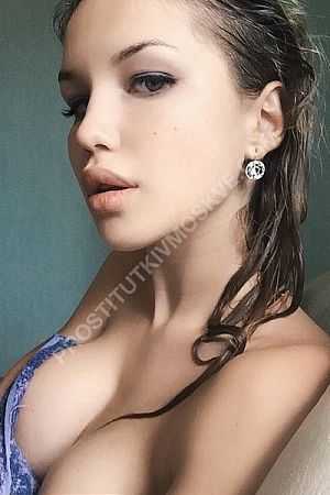 Алина, метро Площадь Революции