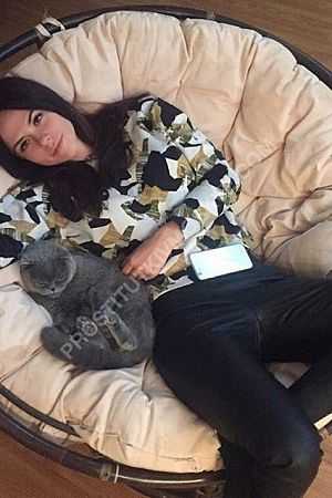 Катя, метро Международная