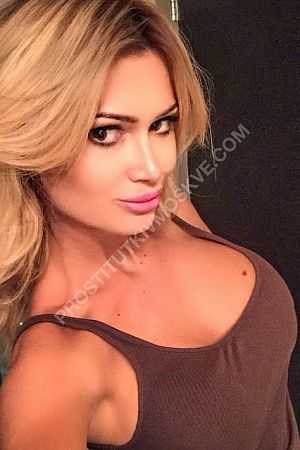 Марина, метро Александровский сад