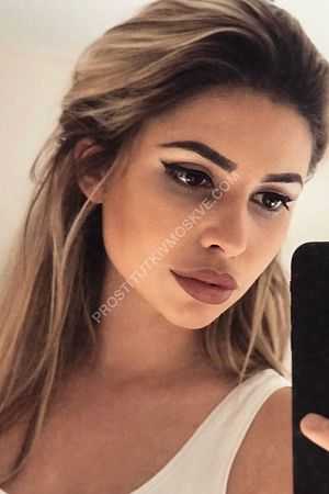 Алена, метро Театральная