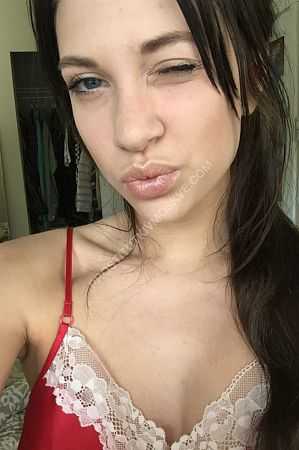 Адель, метро Бауманская