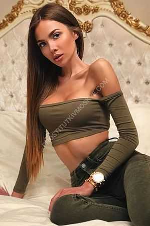 Даша, метро Боровицкая