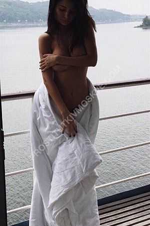 Маша, метро Кропоткинская