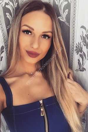 Таня, метро Александровский сад