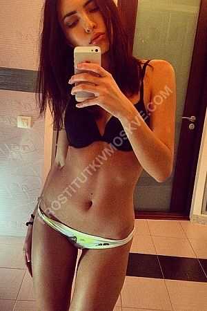 Линда, метро Чкаловская