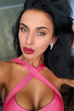 Лора, метро Площадь Революции