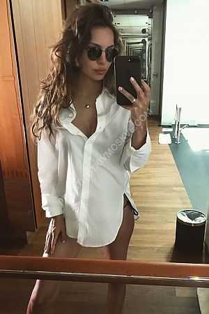 Маша, метро Славянский бульвар