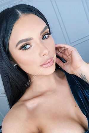 Вика, метро Кропоткинская