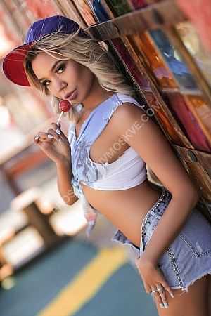 Леся, метро Рассказовка