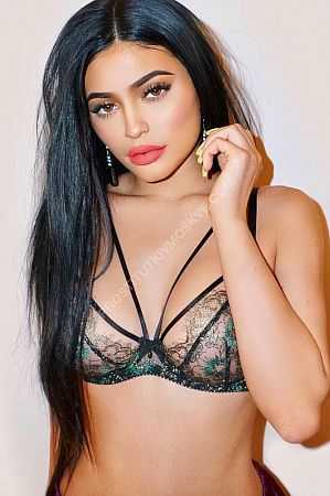 Марина, метро Митино