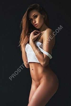 Карина, метро Лесопарковая