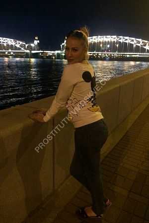 Аня, метро Хорошёво