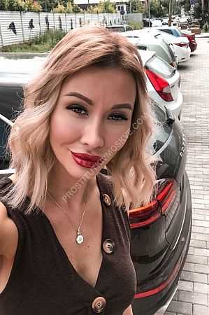 Полина, метро Зорге